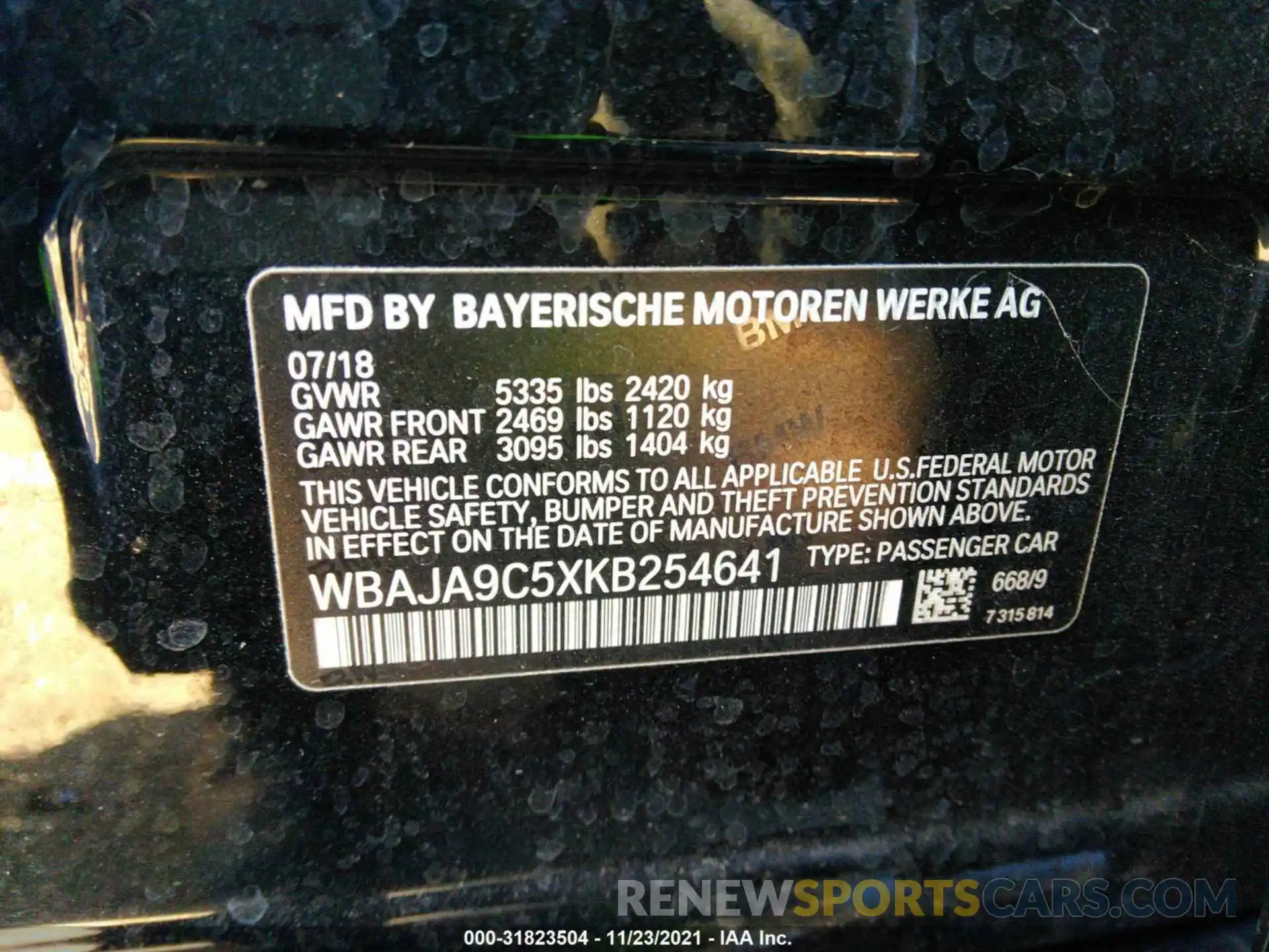 9 Photograph of a damaged car WBAJA9C5XKB254641 BMW 5 SERIES 2019