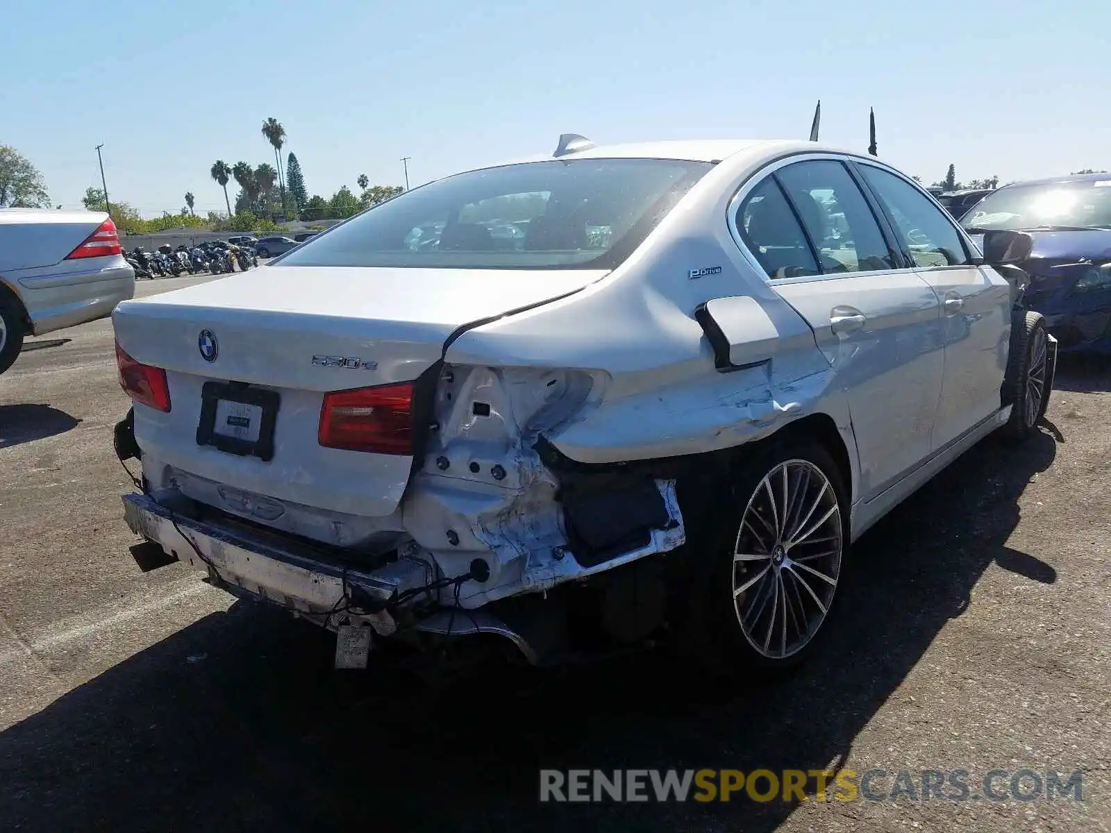 4 Photograph of a damaged car WBAJA9C5XKB388842 BMW 5 SERIES 2019