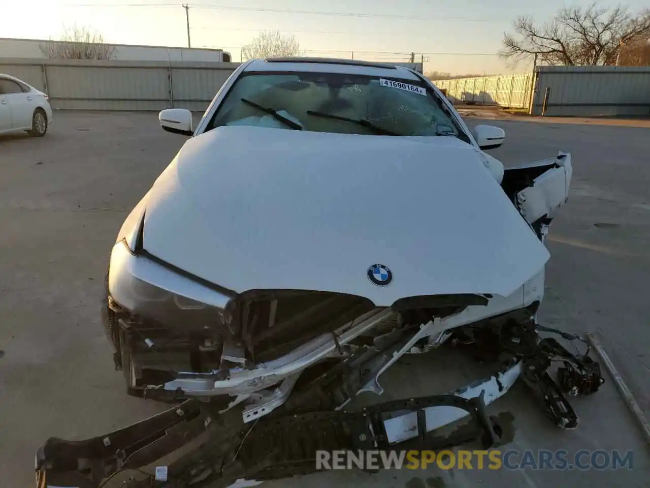 5 Photograph of a damaged car WBAJA9C5XKB398643 BMW 5 SERIES 2019