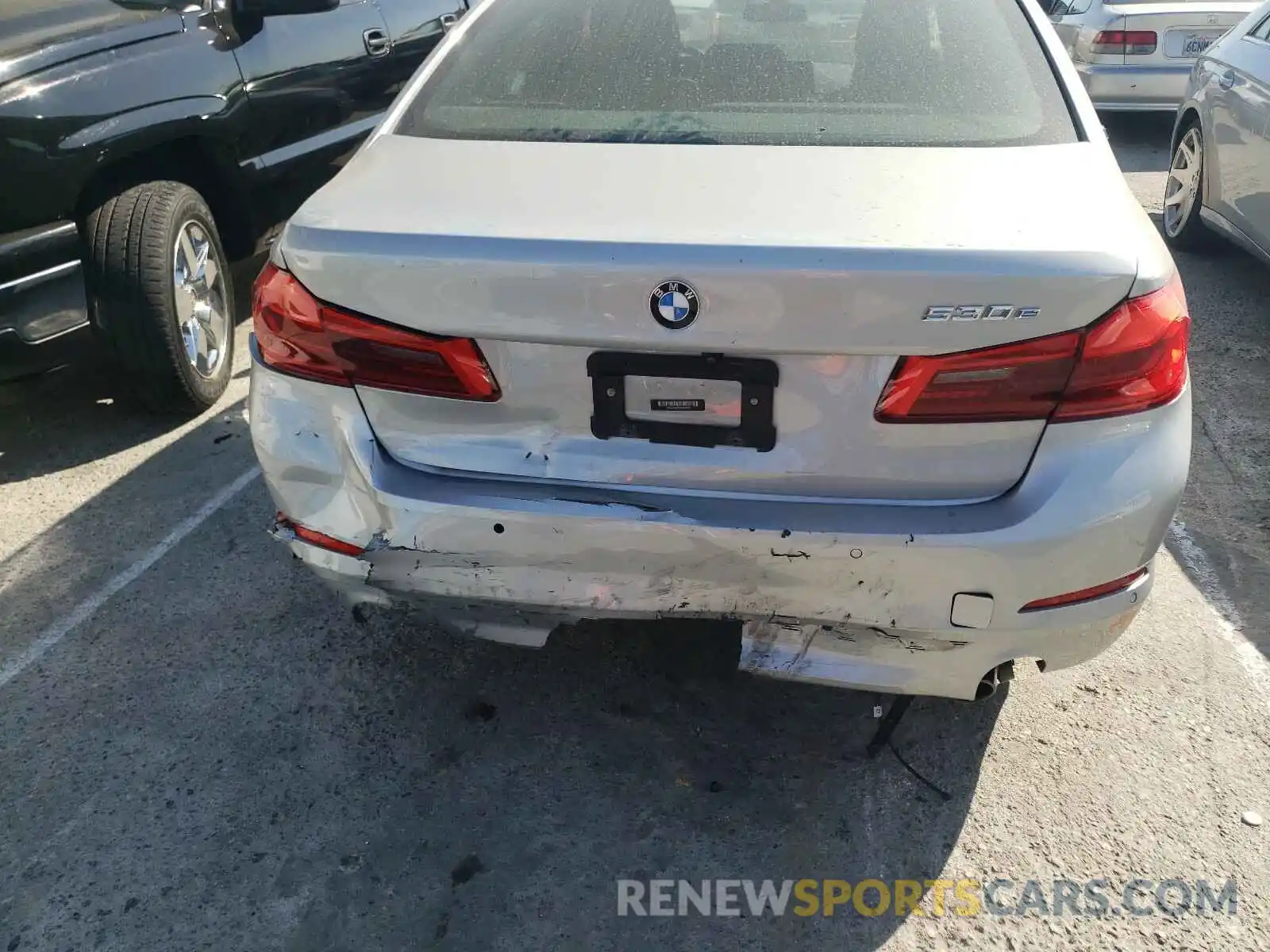 9 Photograph of a damaged car WBAJA9C5XKB399095 BMW 5 SERIES 2019