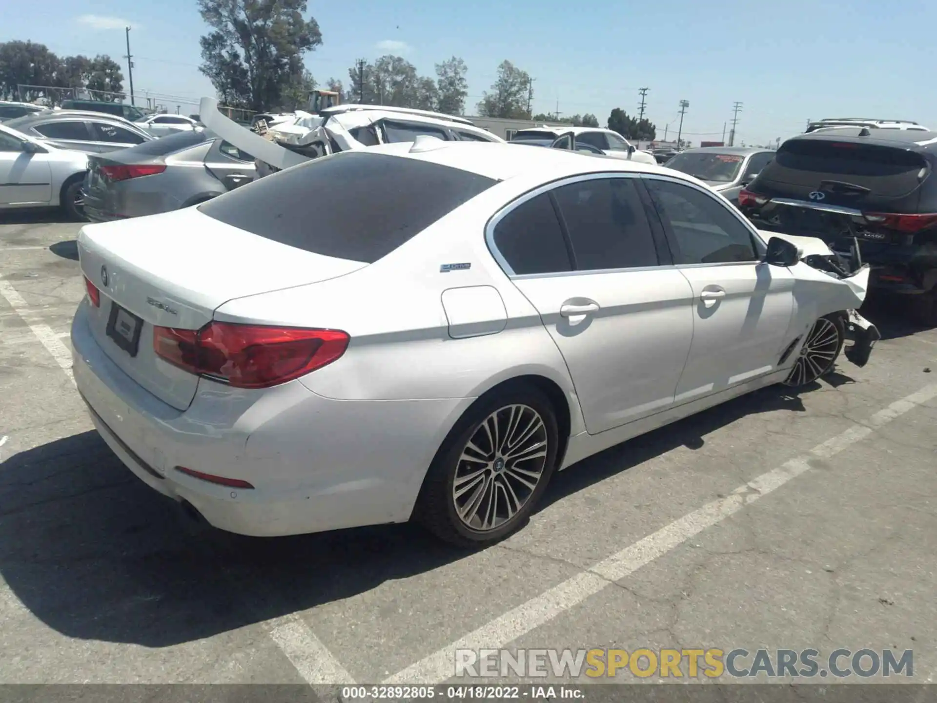 4 Photograph of a damaged car WBAJA9C5XKB399274 BMW 5 SERIES 2019