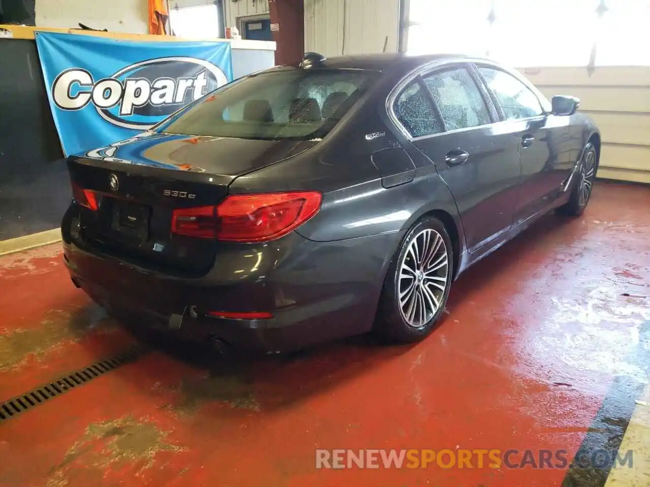 4 Photograph of a damaged car WBAJB1C50KB375337 BMW 5 SERIES 2019