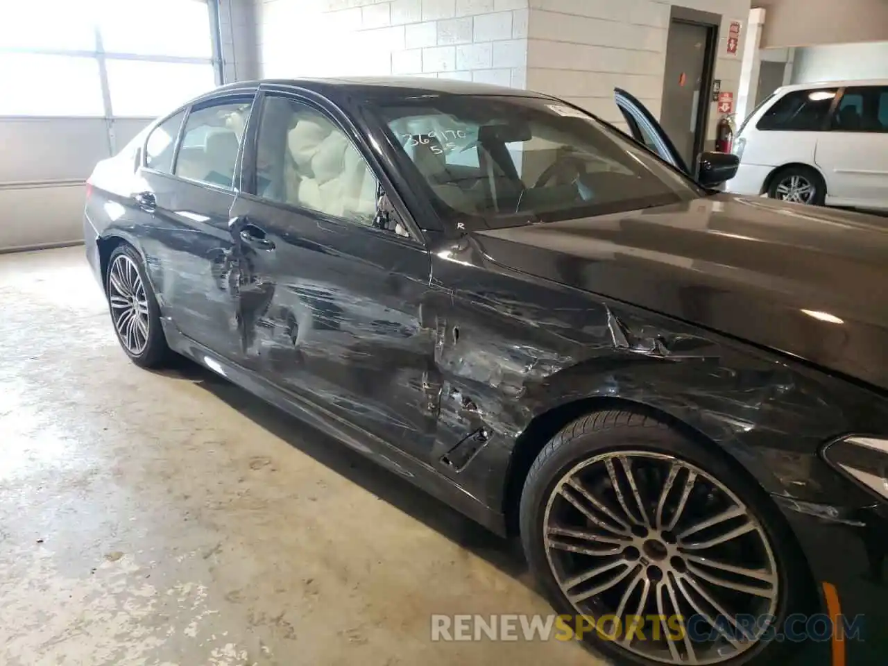 9 Photograph of a damaged car WBAJB1C50KB375547 BMW 5 SERIES 2019