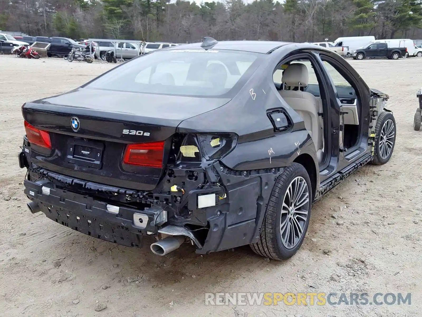 4 Photograph of a damaged car WBAJB1C51KB377131 BMW 5 SERIES 2019