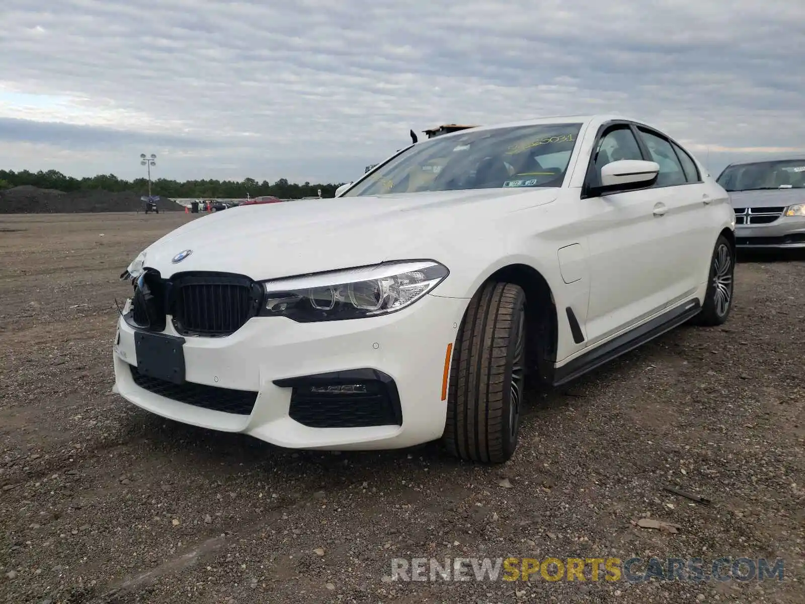 2 Фотография поврежденного автомобиля WBAJB1C53KB375977 BMW 5 SERIES 2019