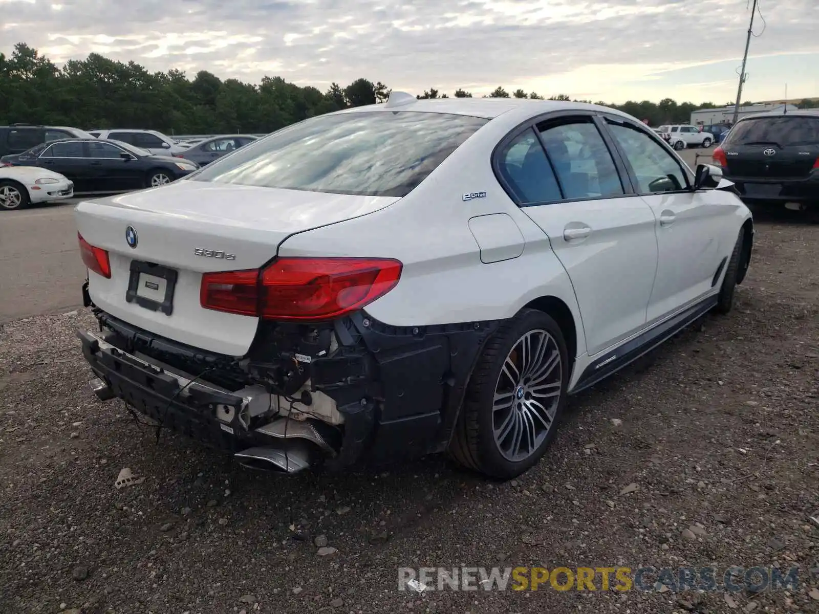 4 Photograph of a damaged car WBAJB1C53KB375977 BMW 5 SERIES 2019