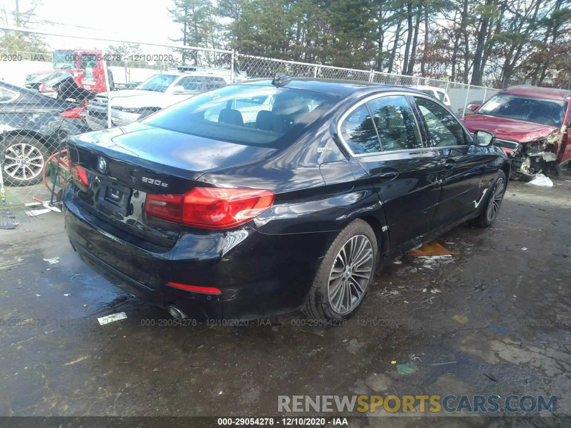 4 Photograph of a damaged car WBAJB1C53KB376868 BMW 5 SERIES 2019