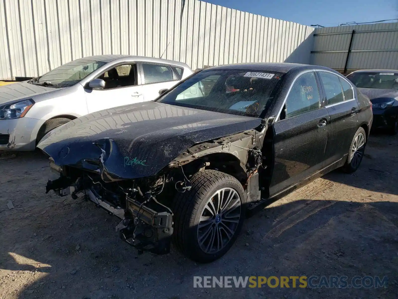 2 Фотография поврежденного автомобиля WBAJB1C55KB375205 BMW 5 SERIES 2019