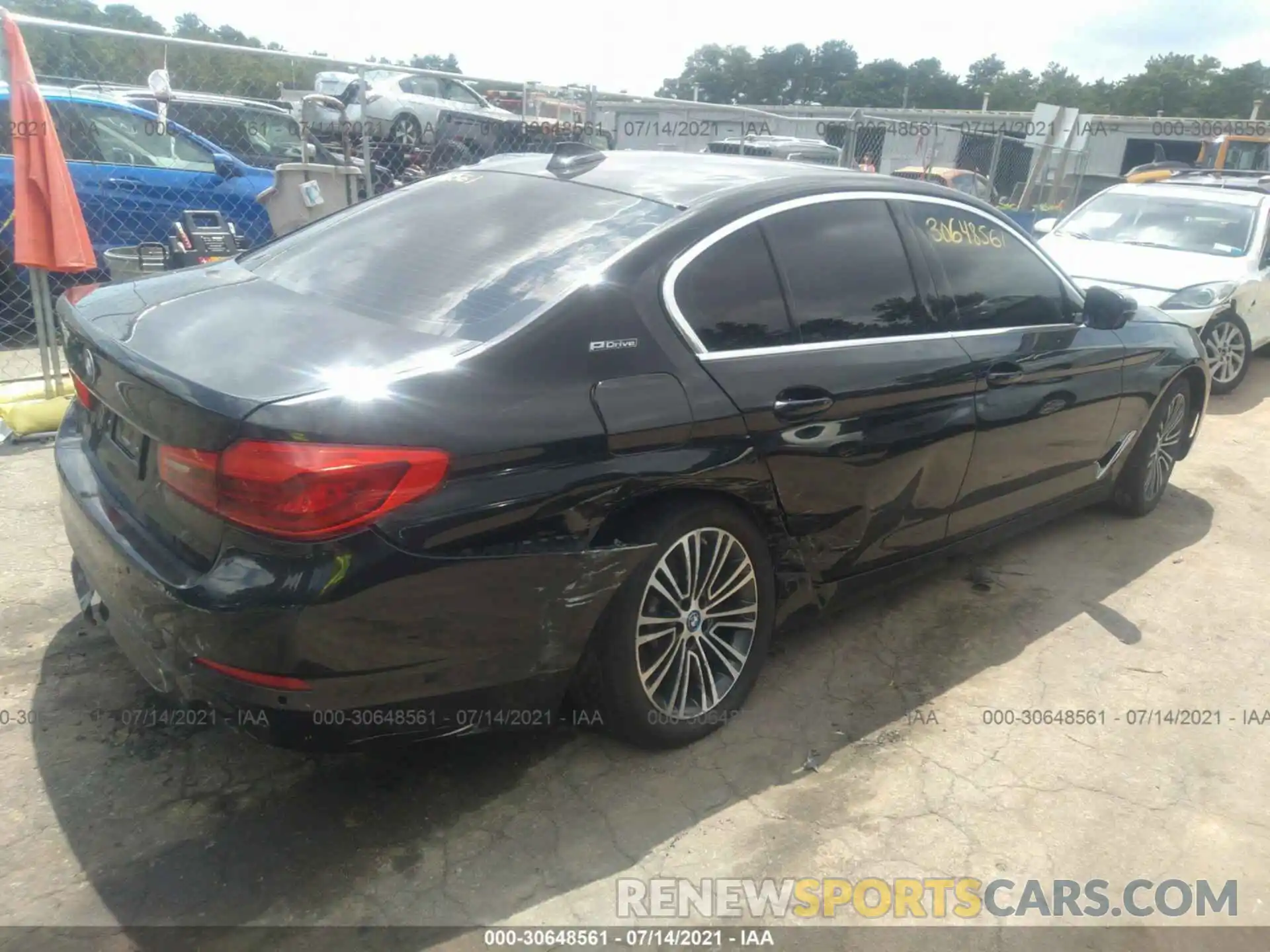 4 Фотография поврежденного автомобиля WBAJB1C55KB375706 BMW 5 SERIES 2019