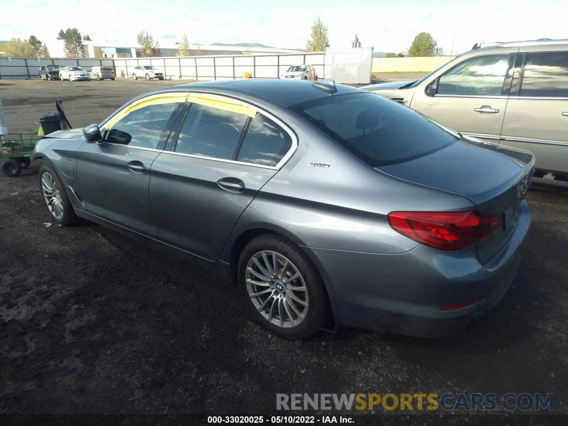 3 Photograph of a damaged car WBAJB1C55KB375723 BMW 5 SERIES 2019