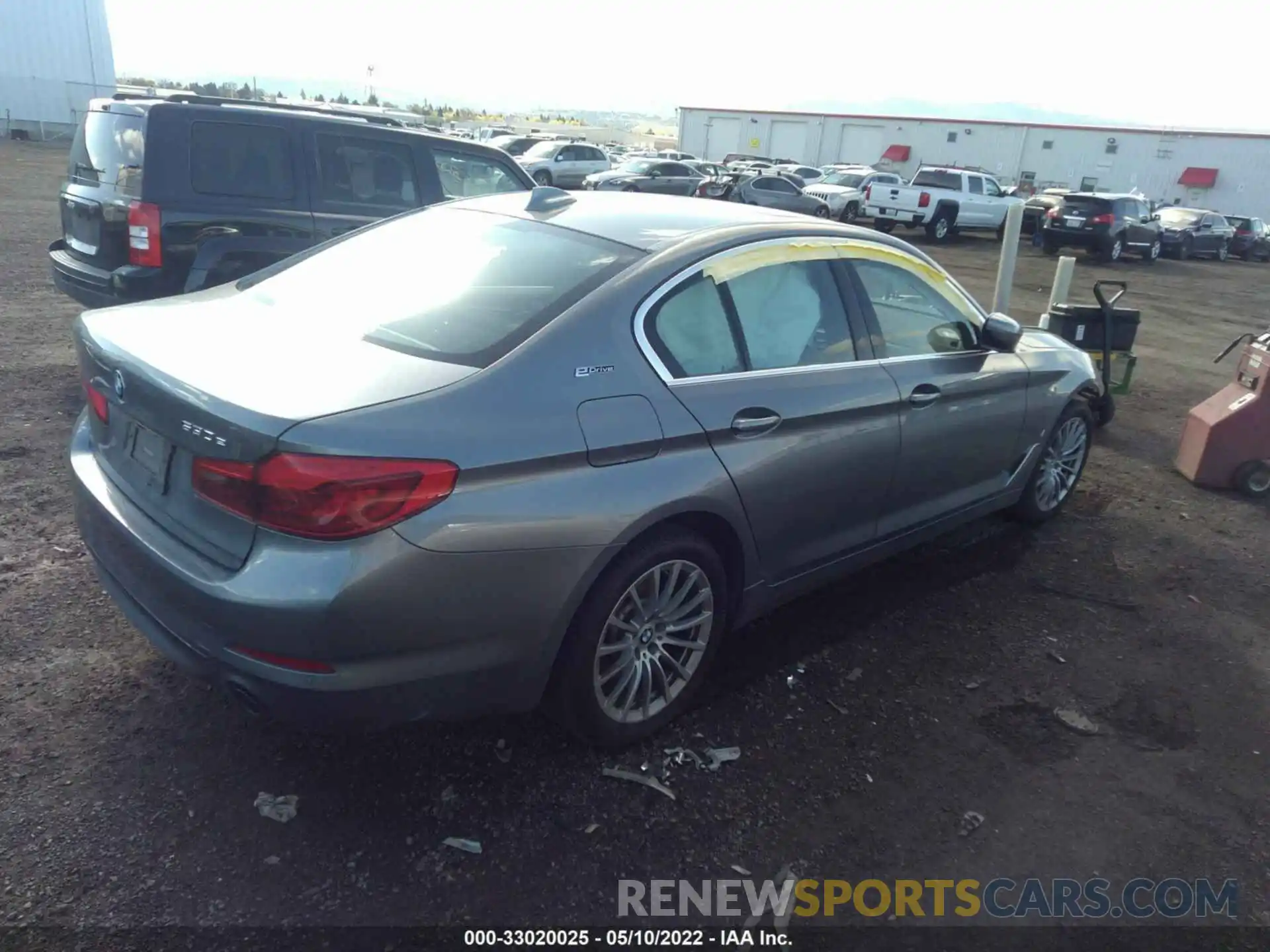 4 Photograph of a damaged car WBAJB1C55KB375723 BMW 5 SERIES 2019