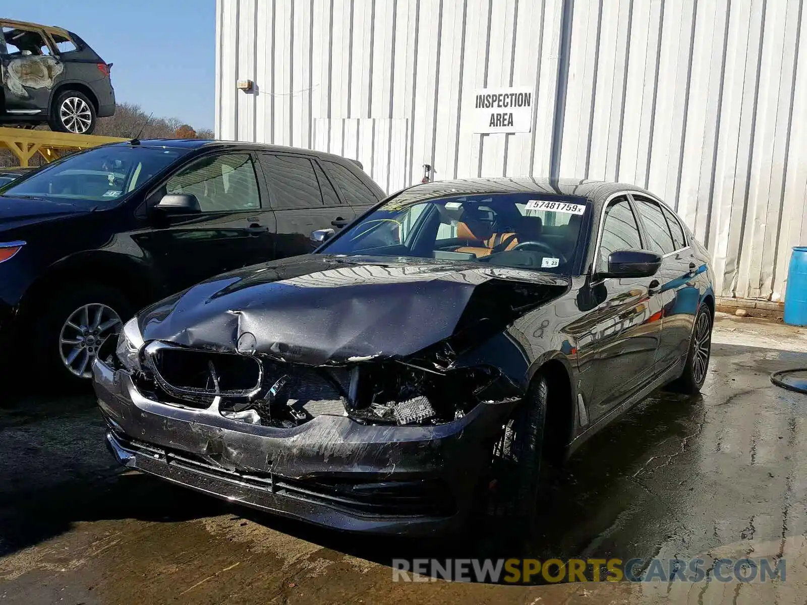 2 Фотография поврежденного автомобиля WBAJB1C56KB375164 BMW 5 SERIES 2019
