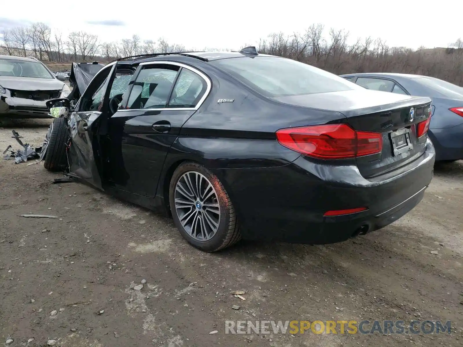 3 Фотография поврежденного автомобиля WBAJB1C56KB375472 BMW 5 SERIES 2019