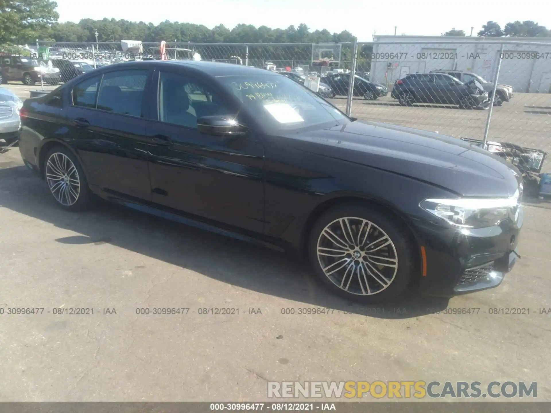 1 Фотография поврежденного автомобиля WBAJB1C56KB376511 BMW 5 SERIES 2019