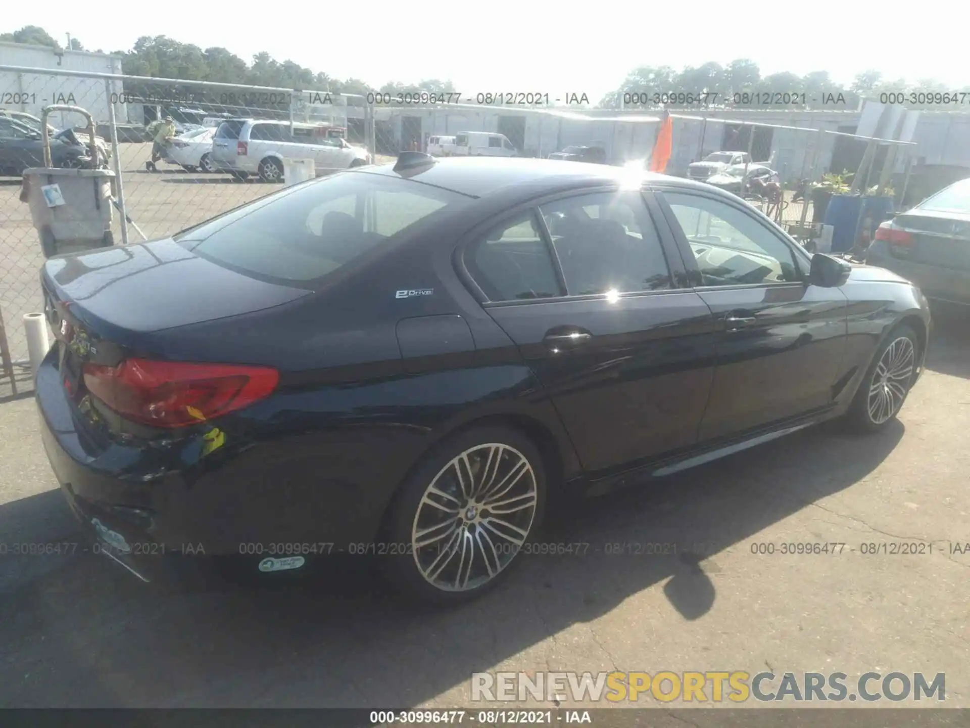 4 Photograph of a damaged car WBAJB1C56KB376511 BMW 5 SERIES 2019