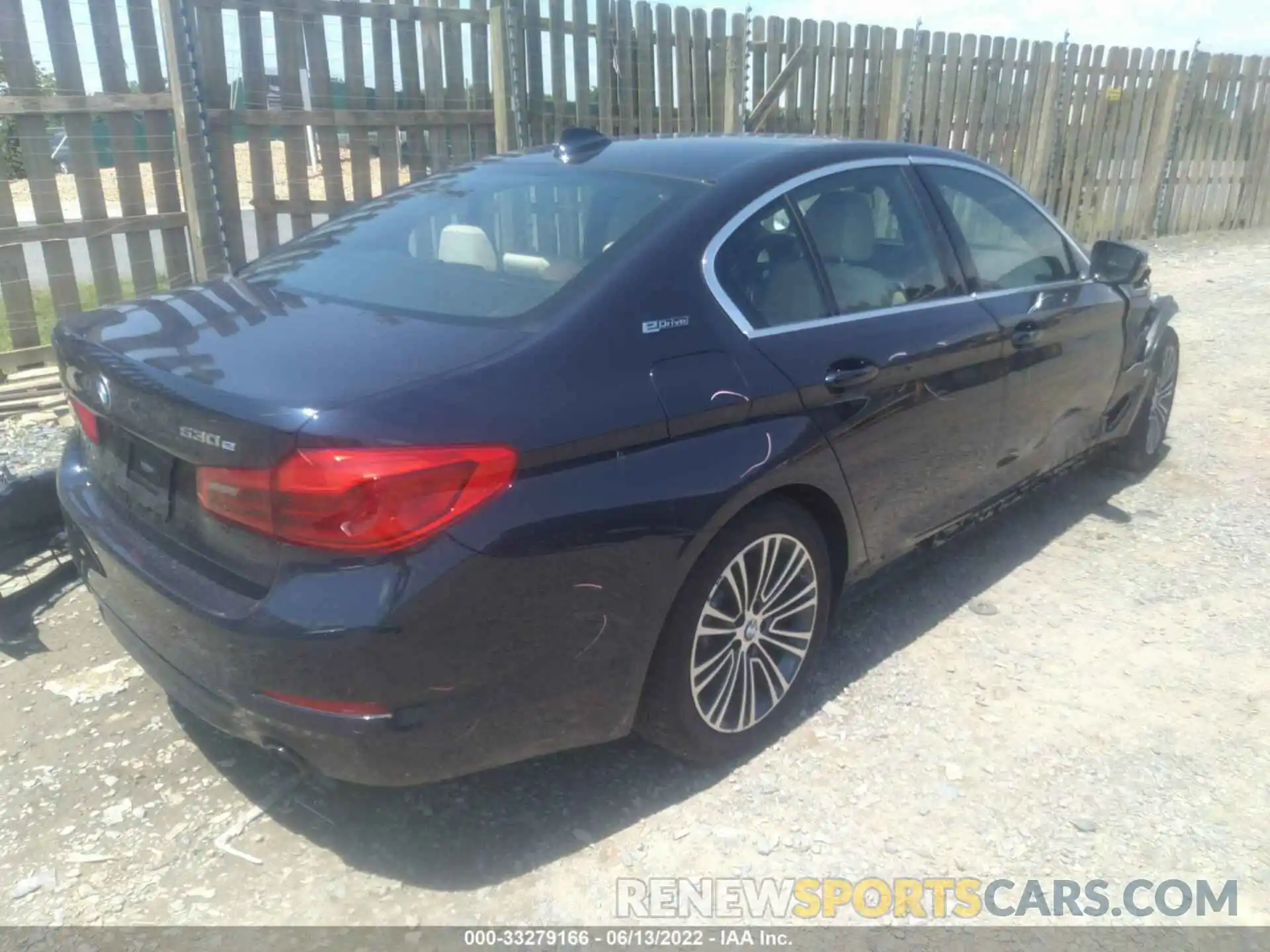 4 Photograph of a damaged car WBAJB1C57KB376498 BMW 5 SERIES 2019