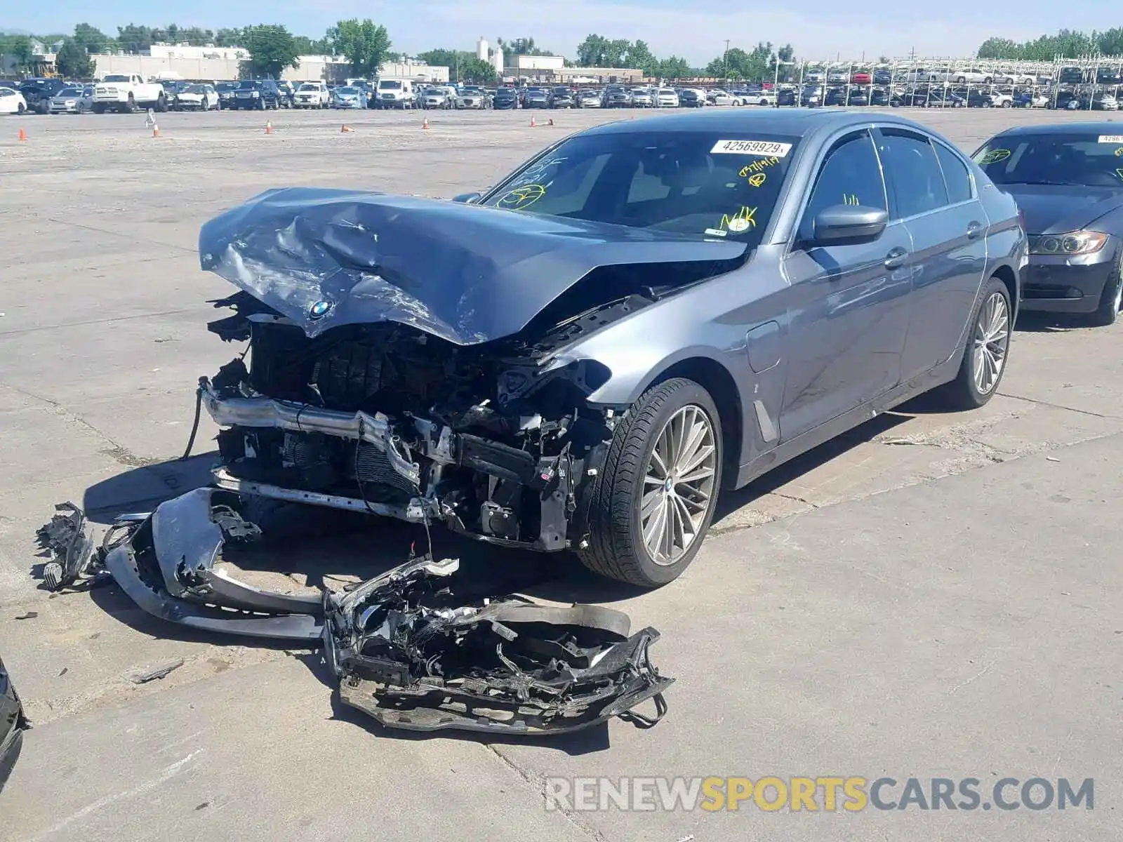 2 Photograph of a damaged car WBAJB1C59KB376065 BMW 5 SERIES 2019