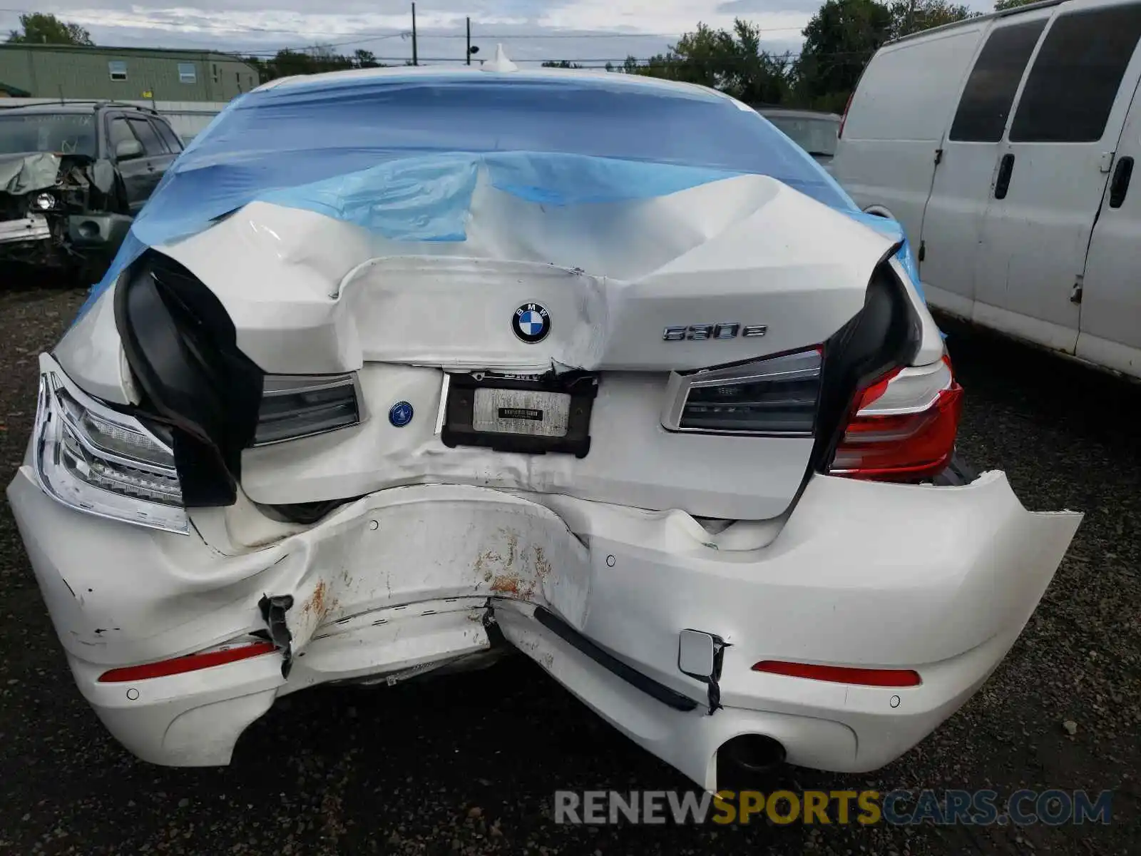 9 Photograph of a damaged car WBAJB1C59KB376907 BMW 5 SERIES 2019