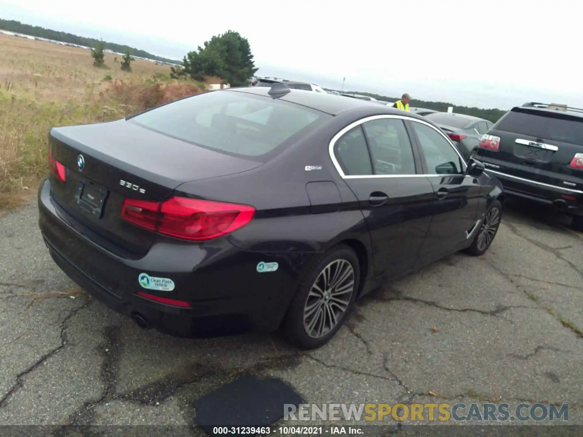 4 Photograph of a damaged car WBAJB1C5XKB375684 BMW 5 SERIES 2019