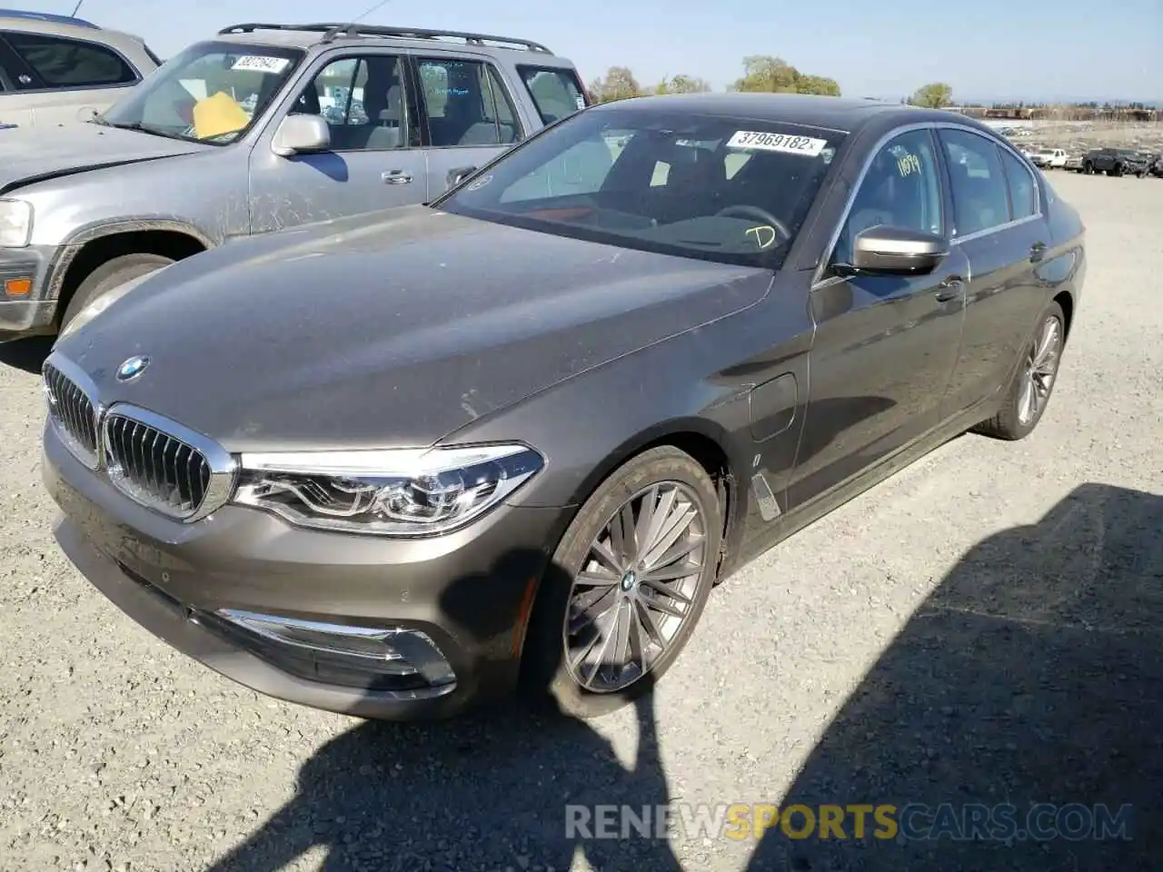 2 Photograph of a damaged car WBAJB1C5XKB375765 BMW 5 SERIES 2019