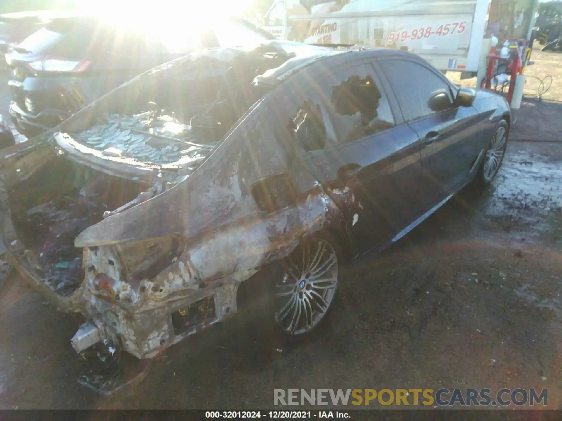 4 Photograph of a damaged car WBAJB9C56KB465106 BMW 5 SERIES 2019