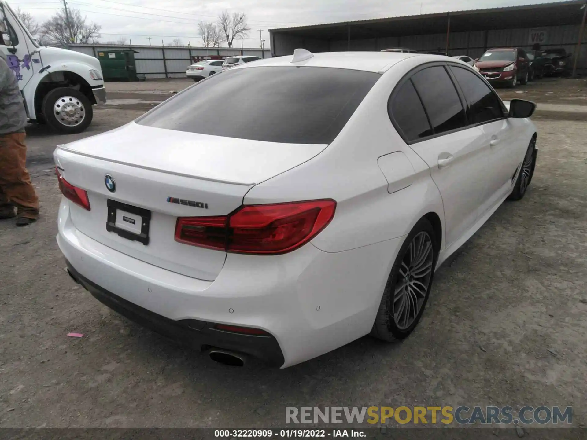 4 Photograph of a damaged car WBAJB9C5XKB288026 BMW 5 SERIES 2019