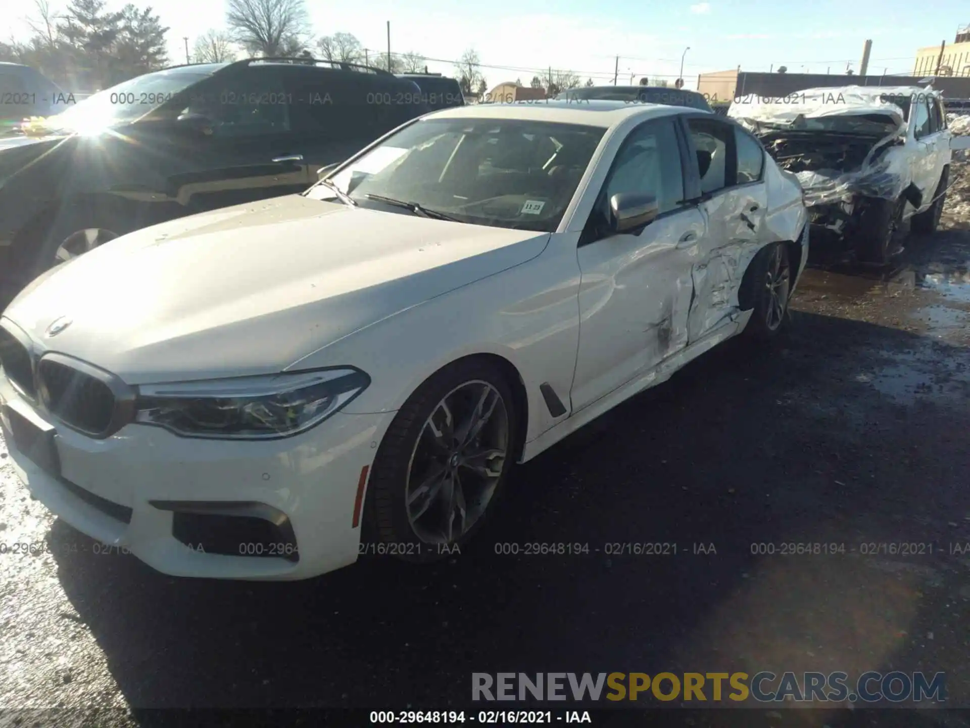 2 Фотография поврежденного автомобиля WBAJB9C5XKB288625 BMW 5 SERIES 2019