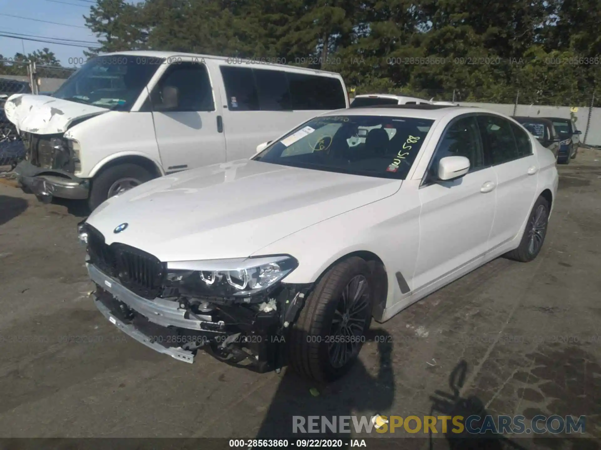 2 Фотография поврежденного автомобиля WBAJE5C50KWW15588 BMW 5 SERIES 2019
