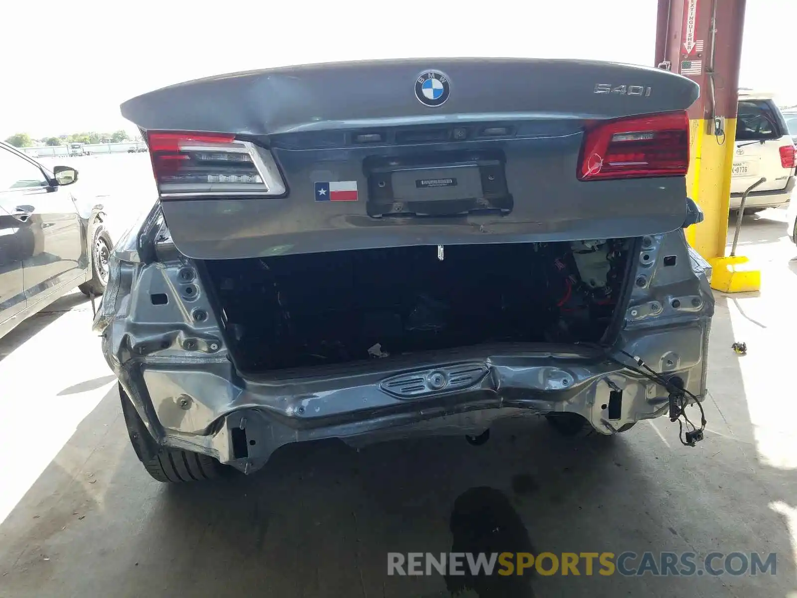 9 Photograph of a damaged car WBAJE5C51KWW35834 BMW 5 SERIES 2019