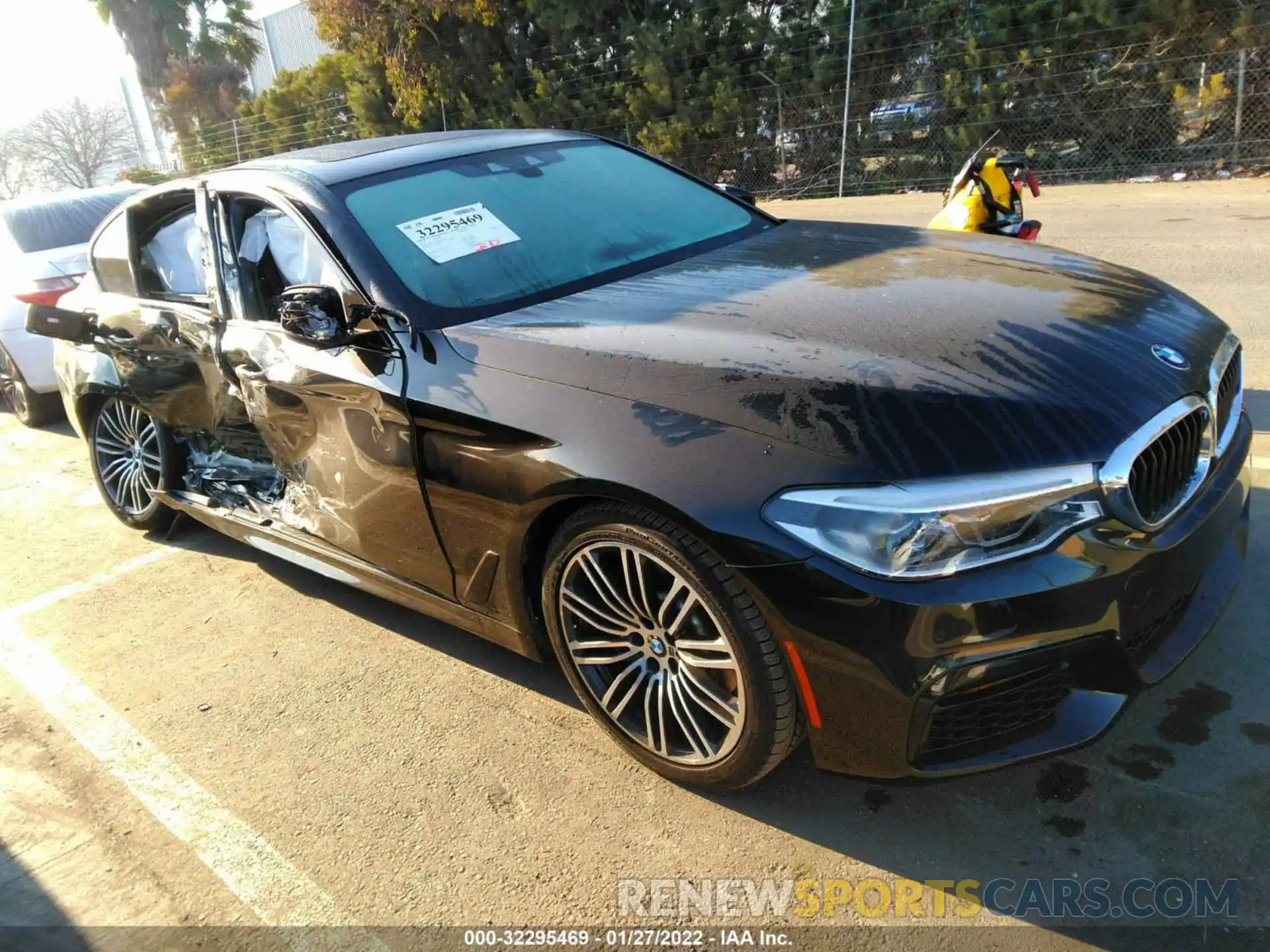 1 Photograph of a damaged car WBAJE5C52KG919774 BMW 5 SERIES 2019