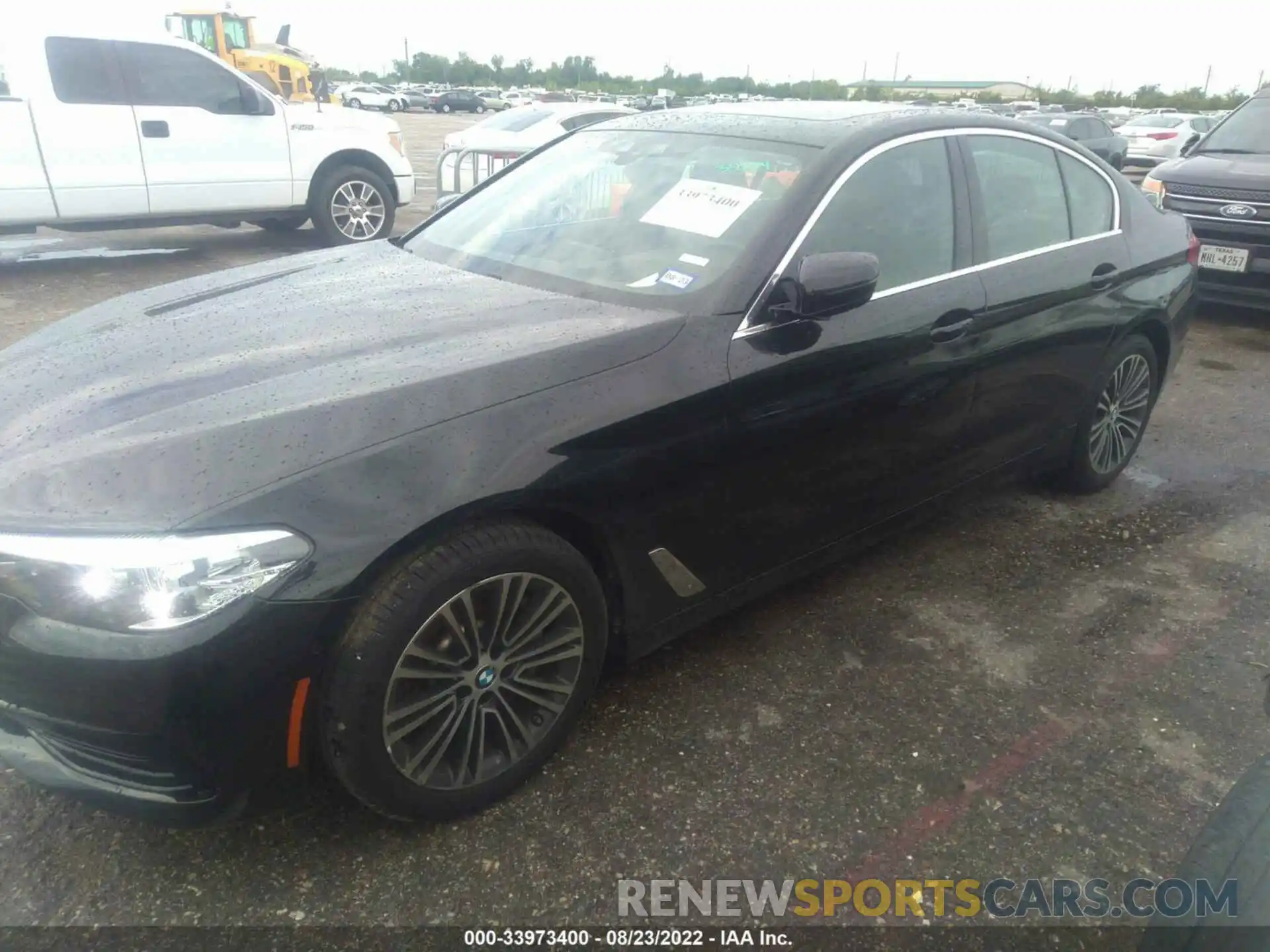 2 Photograph of a damaged car WBAJE5C52KWE66653 BMW 5 SERIES 2019