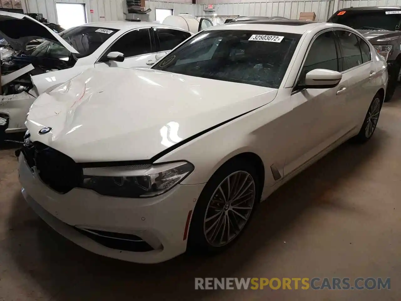 2 Photograph of a damaged car WBAJE5C53KWE66578 BMW 5 SERIES 2019