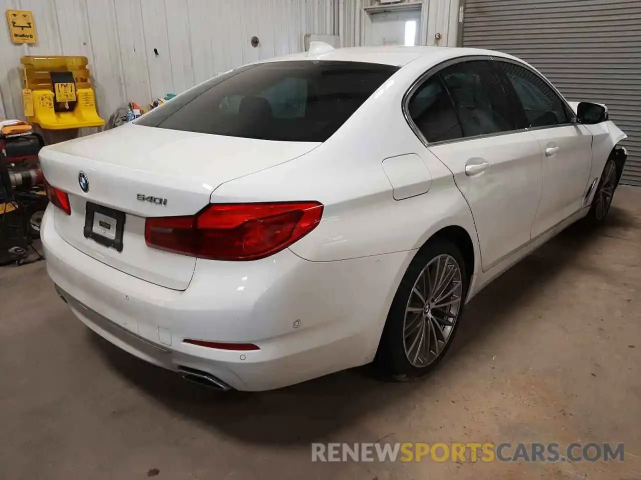 4 Photograph of a damaged car WBAJE5C53KWE66578 BMW 5 SERIES 2019