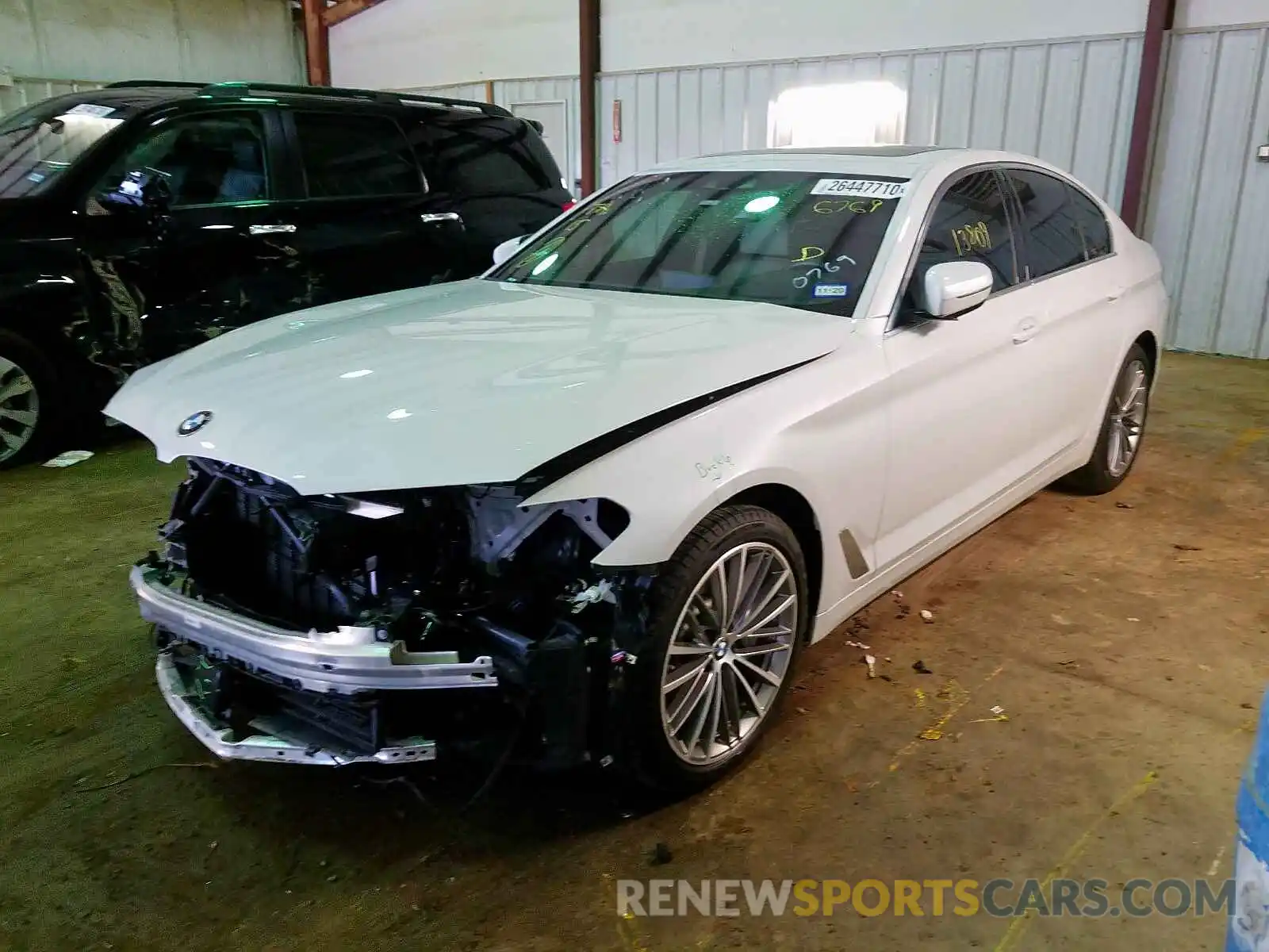 2 Фотография поврежденного автомобиля WBAJE5C53KWW06769 BMW 5 SERIES 2019
