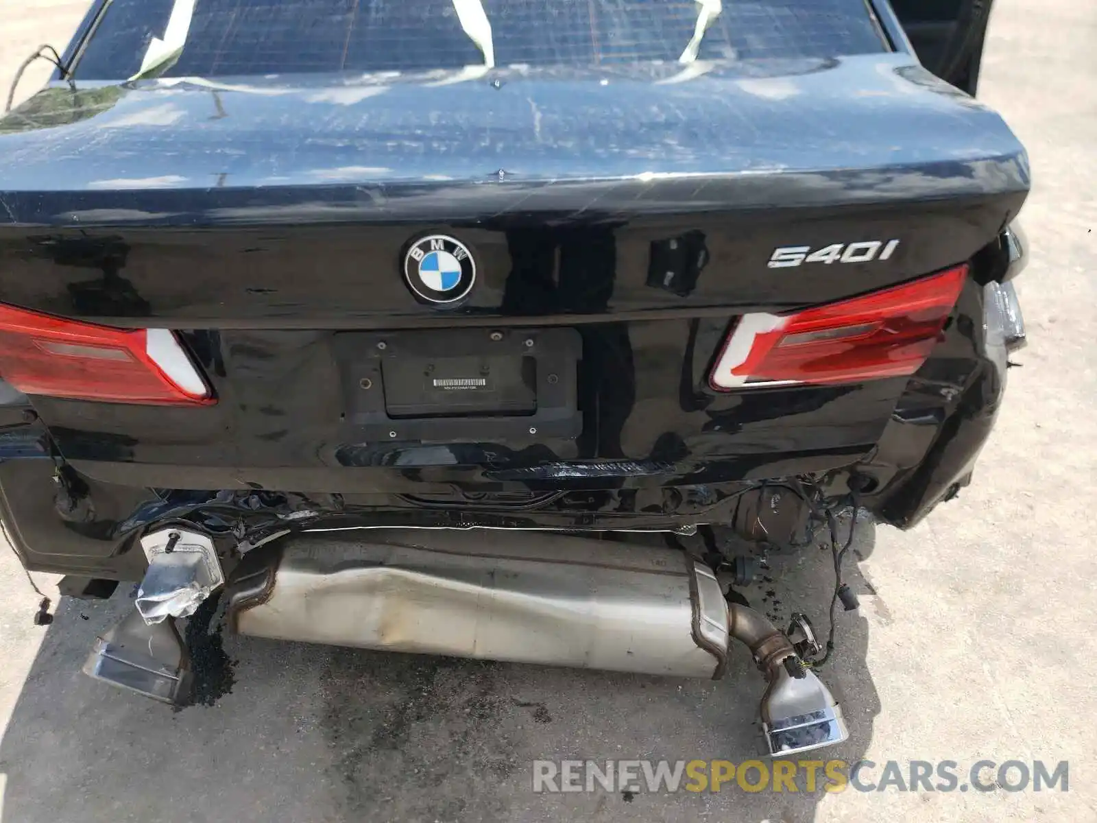 9 Photograph of a damaged car WBAJE5C53KWW11986 BMW 5 SERIES 2019