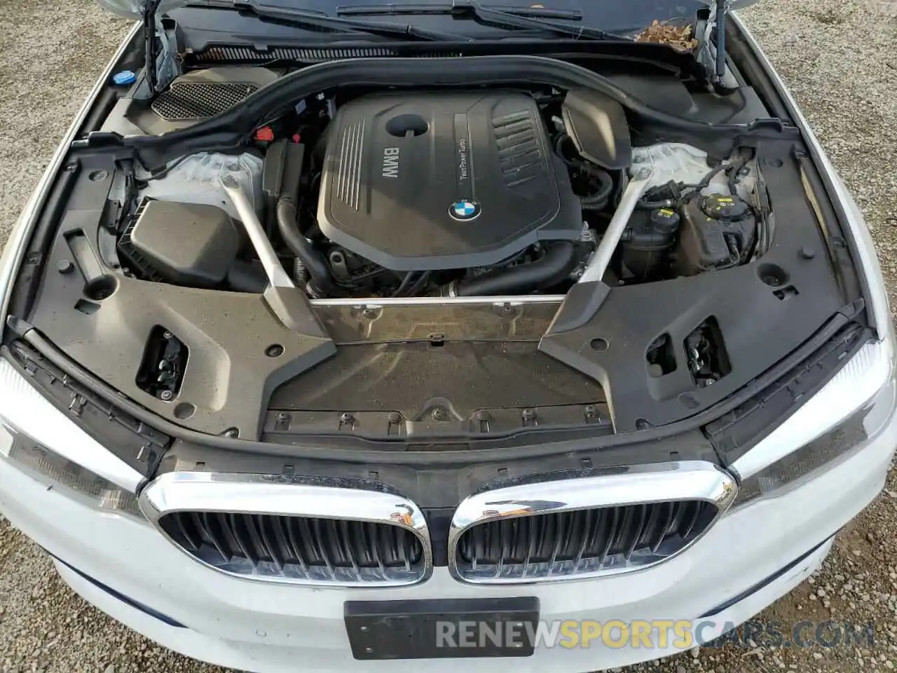 11 Фотография поврежденного автомобиля WBAJE5C54KWW10636 BMW 5 SERIES 2019