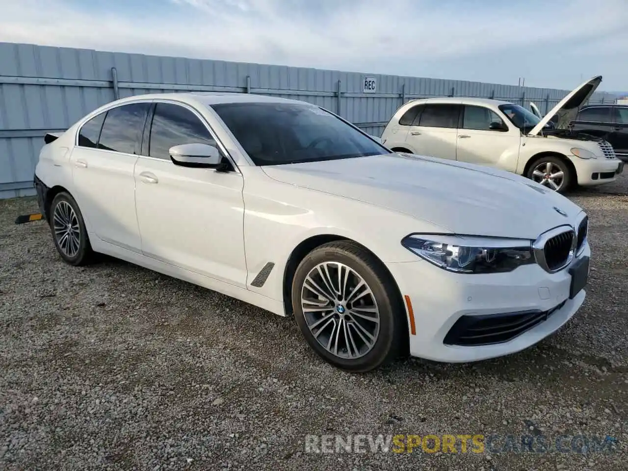 4 Фотография поврежденного автомобиля WBAJE5C54KWW10636 BMW 5 SERIES 2019