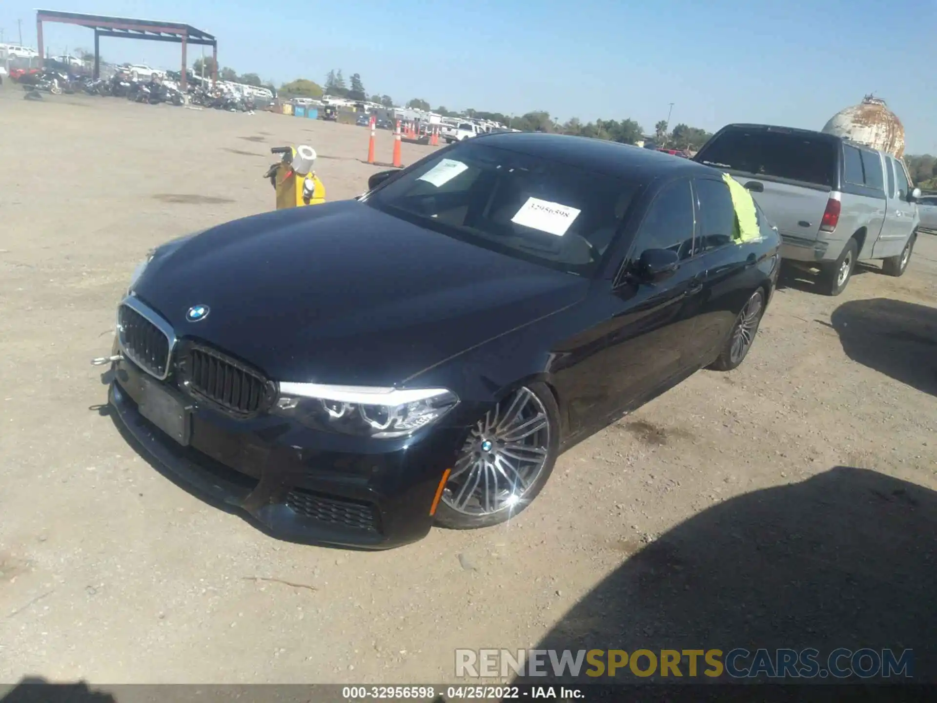 2 Photograph of a damaged car WBAJE5C55KG919719 BMW 5 SERIES 2019