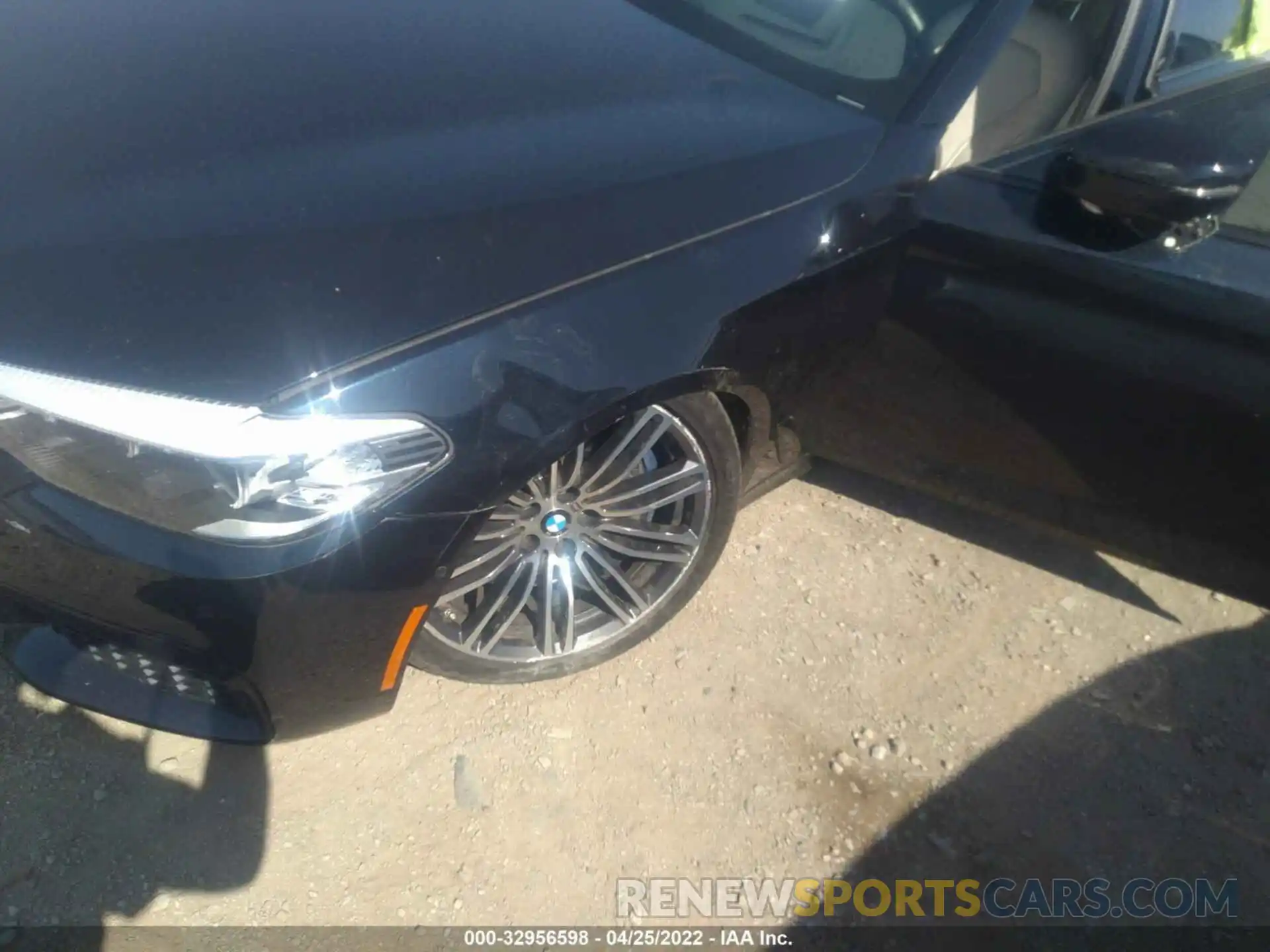 6 Photograph of a damaged car WBAJE5C55KG919719 BMW 5 SERIES 2019