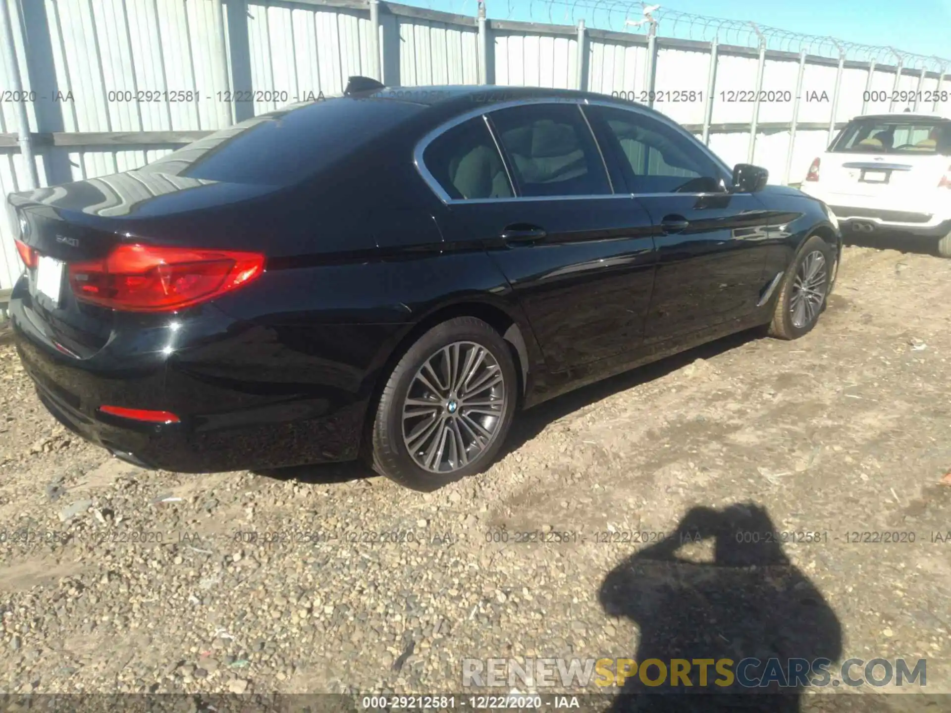 4 Photograph of a damaged car WBAJE5C56KWW22321 BMW 5 SERIES 2019