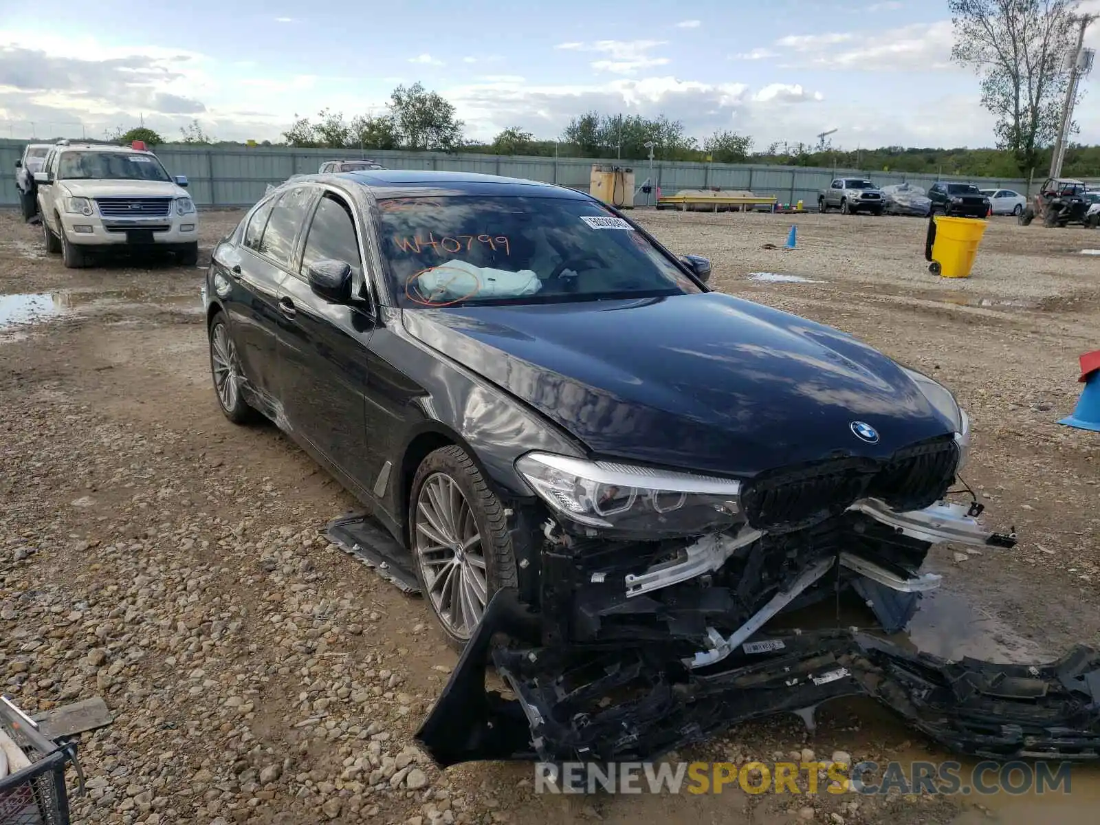 1 Фотография поврежденного автомобиля WBAJE5C56KWW40799 BMW 5 SERIES 2019