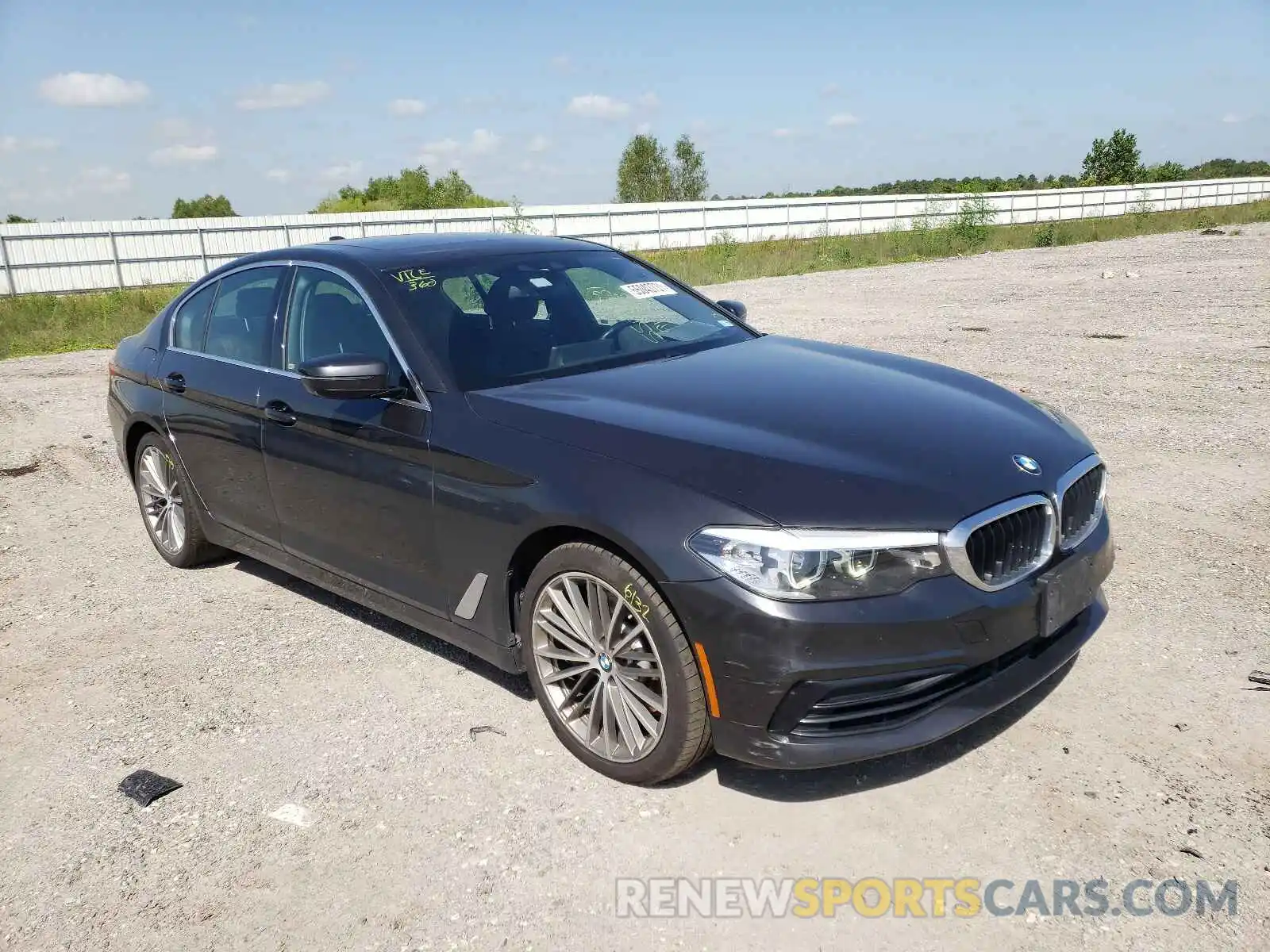 1 Фотография поврежденного автомобиля WBAJE5C58KG919505 BMW 5 SERIES 2019