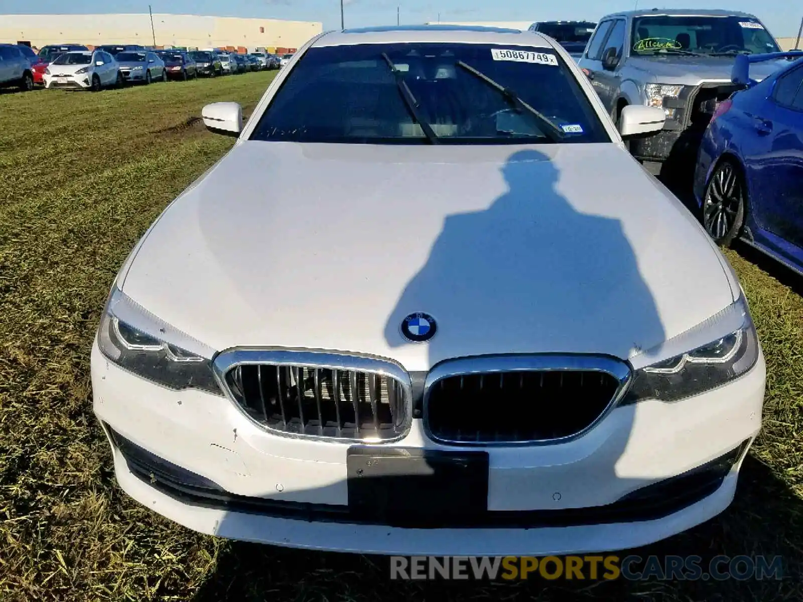 9 Photograph of a damaged car WBAJE5C58KWE66334 BMW 5 SERIES 2019