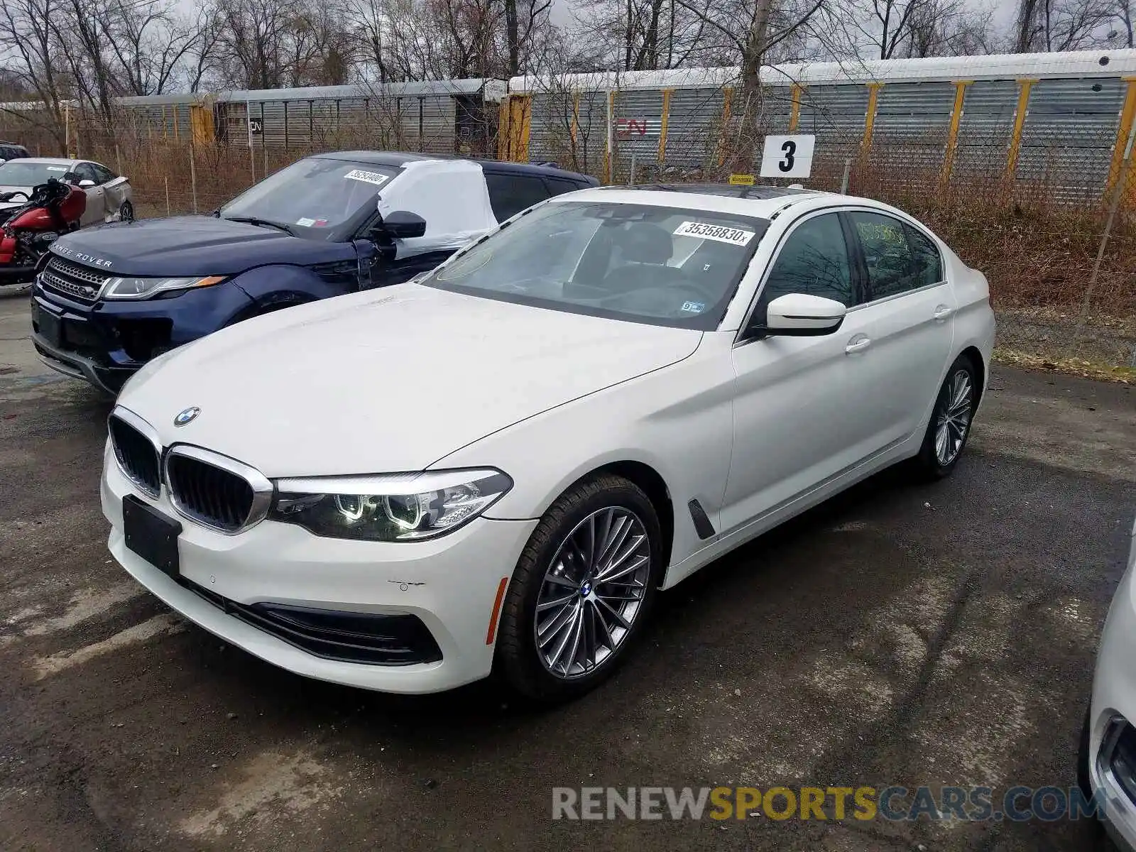 2 Фотография поврежденного автомобиля WBAJE5C58KWW07593 BMW 5 SERIES 2019