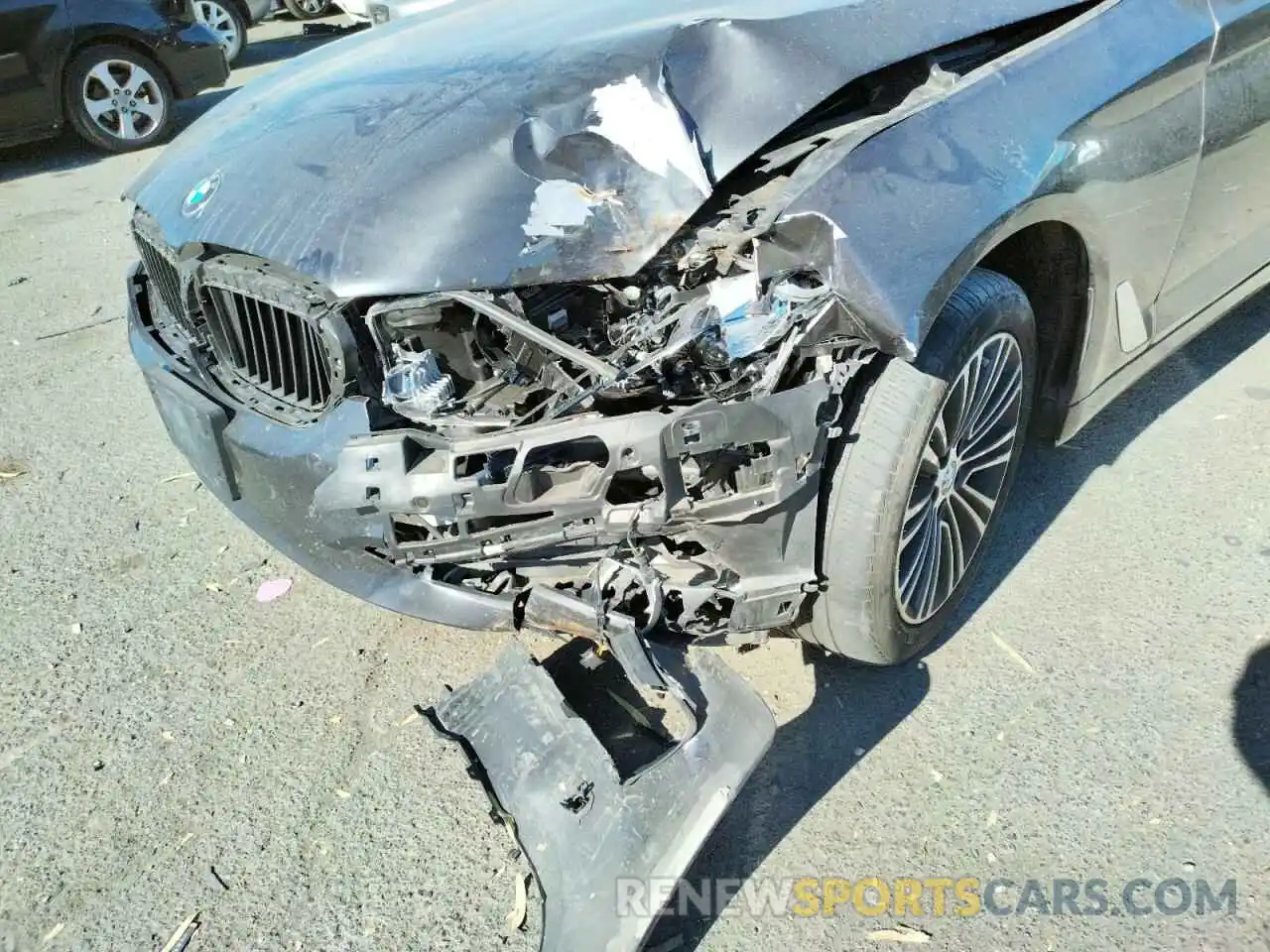 9 Photograph of a damaged car WBAJE5C58KWW08405 BMW 5 SERIES 2019