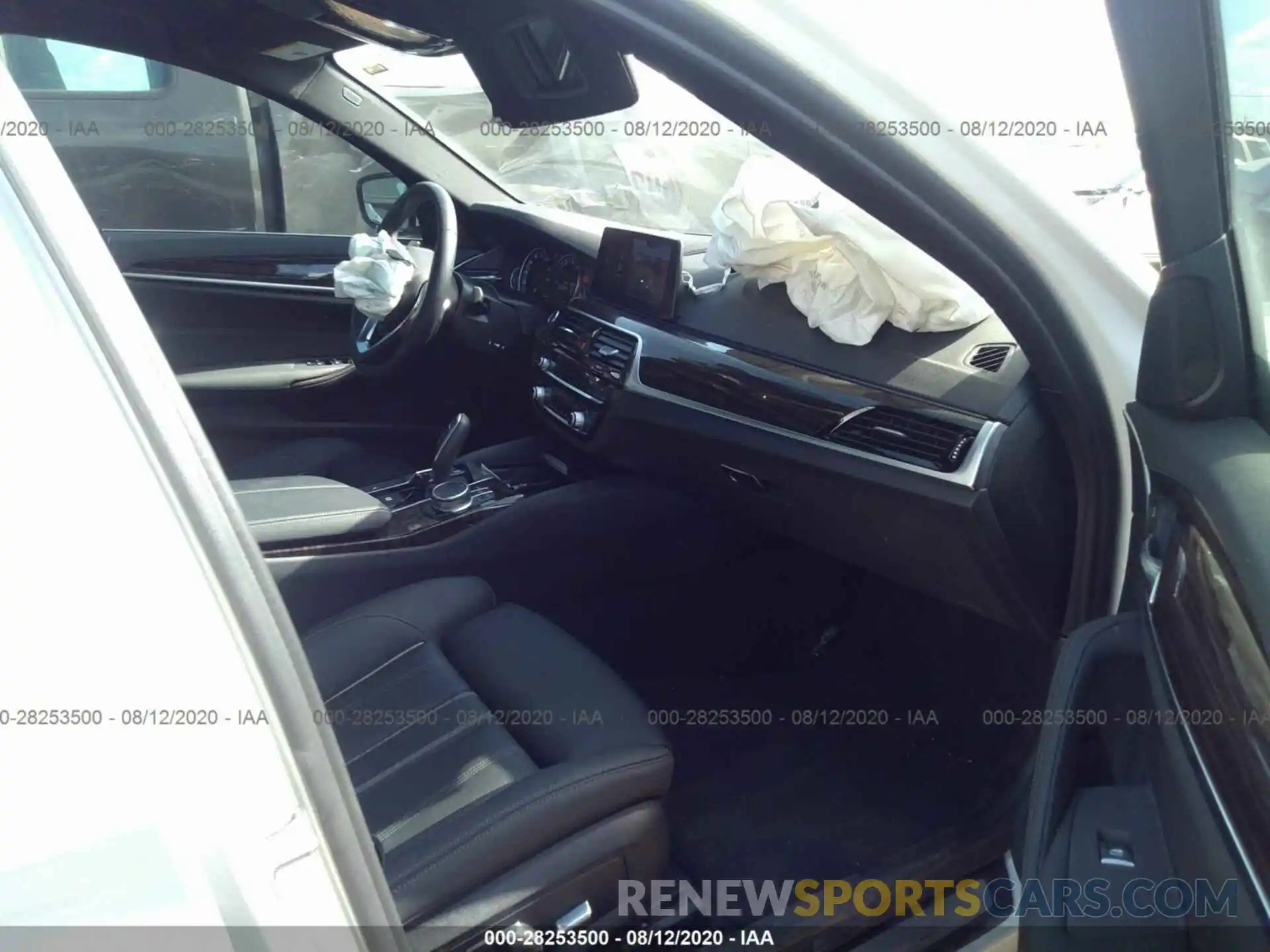 5 Photograph of a damaged car WBAJE5C58KWW27276 BMW 5 SERIES 2019