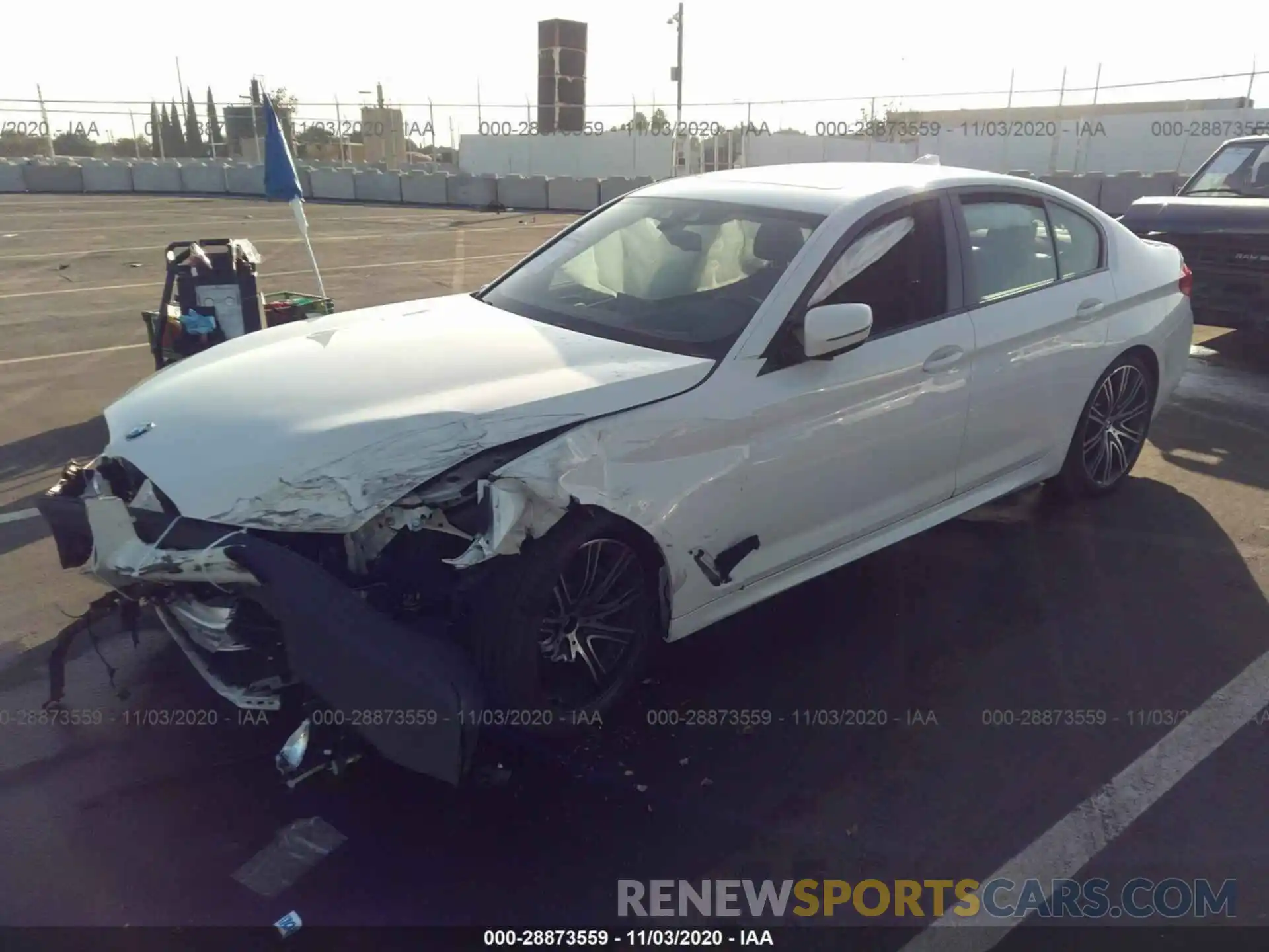 2 Фотография поврежденного автомобиля WBAJE5C59KG919772 BMW 5 SERIES 2019