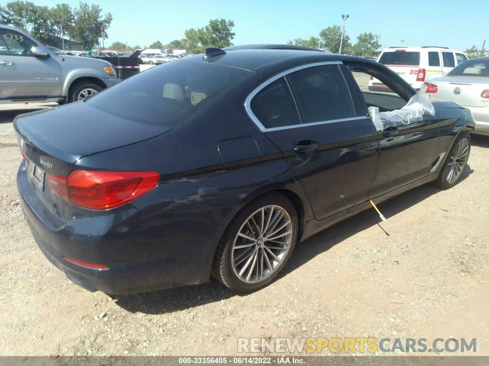 4 Photograph of a damaged car WBAJE5C59KG919867 BMW 5 SERIES 2019