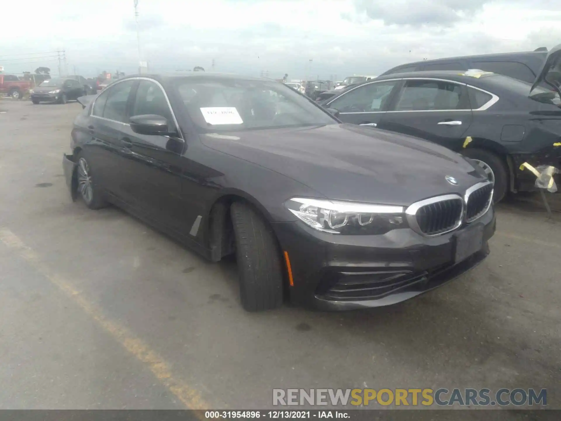 1 Photograph of a damaged car WBAJE5C59KWW01740 BMW 5 SERIES 2019