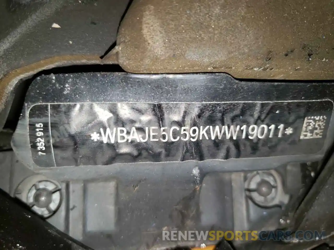 12 Photograph of a damaged car WBAJE5C59KWW19011 BMW 5 SERIES 2019